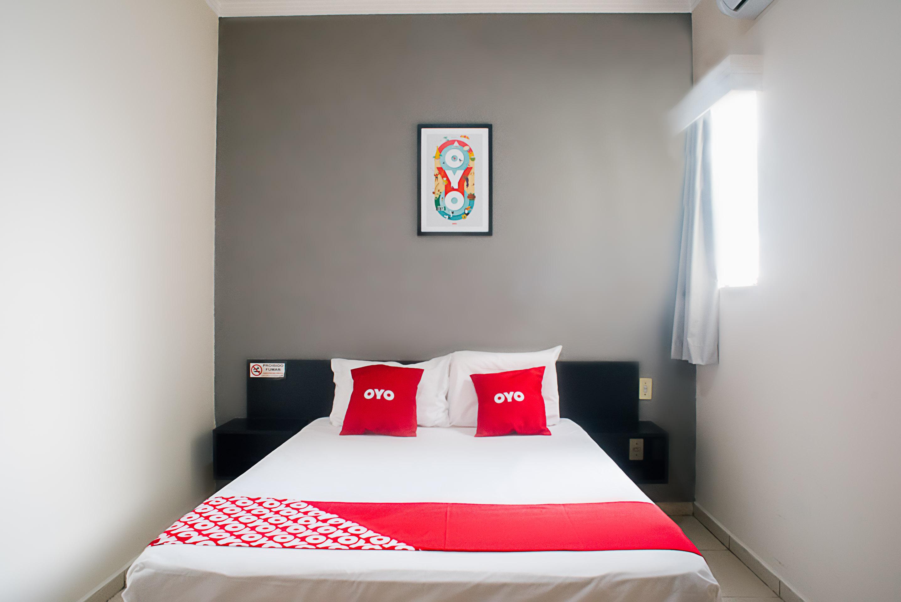 Oyo Cerrado Hotel, Campo Grande Campo Grande  Exterior foto A room at OYO 151, a hotel in Jakarta, Indonesia